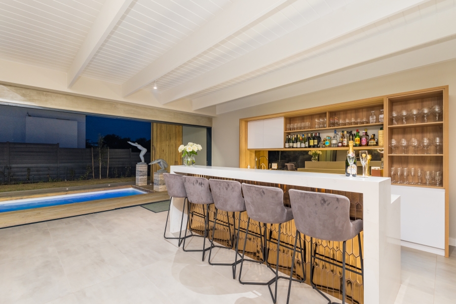 6 Bedroom Property for Sale in Brackenridge Western Cape